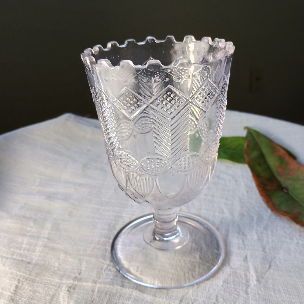 🦢 COQUETTE CORE 🦢 ATQ 1880s scalloped pressed glass, EAPG, herringbone spooner